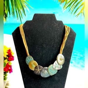 UNBRANDED SEASHELL THEMED STATEMENT NECKLACE